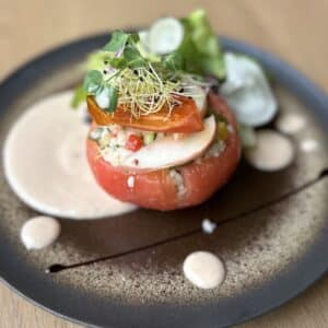 Tomate farcie d’un minestrone de légumes d’été